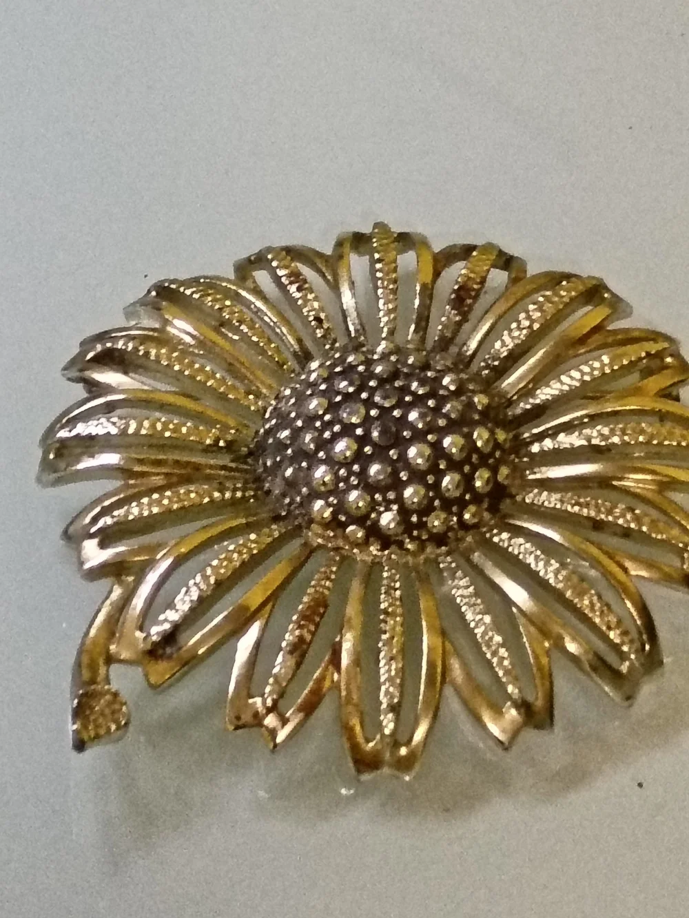 Gold Tone Daisy Flower Sarah Cov Brooch- Women Accessories